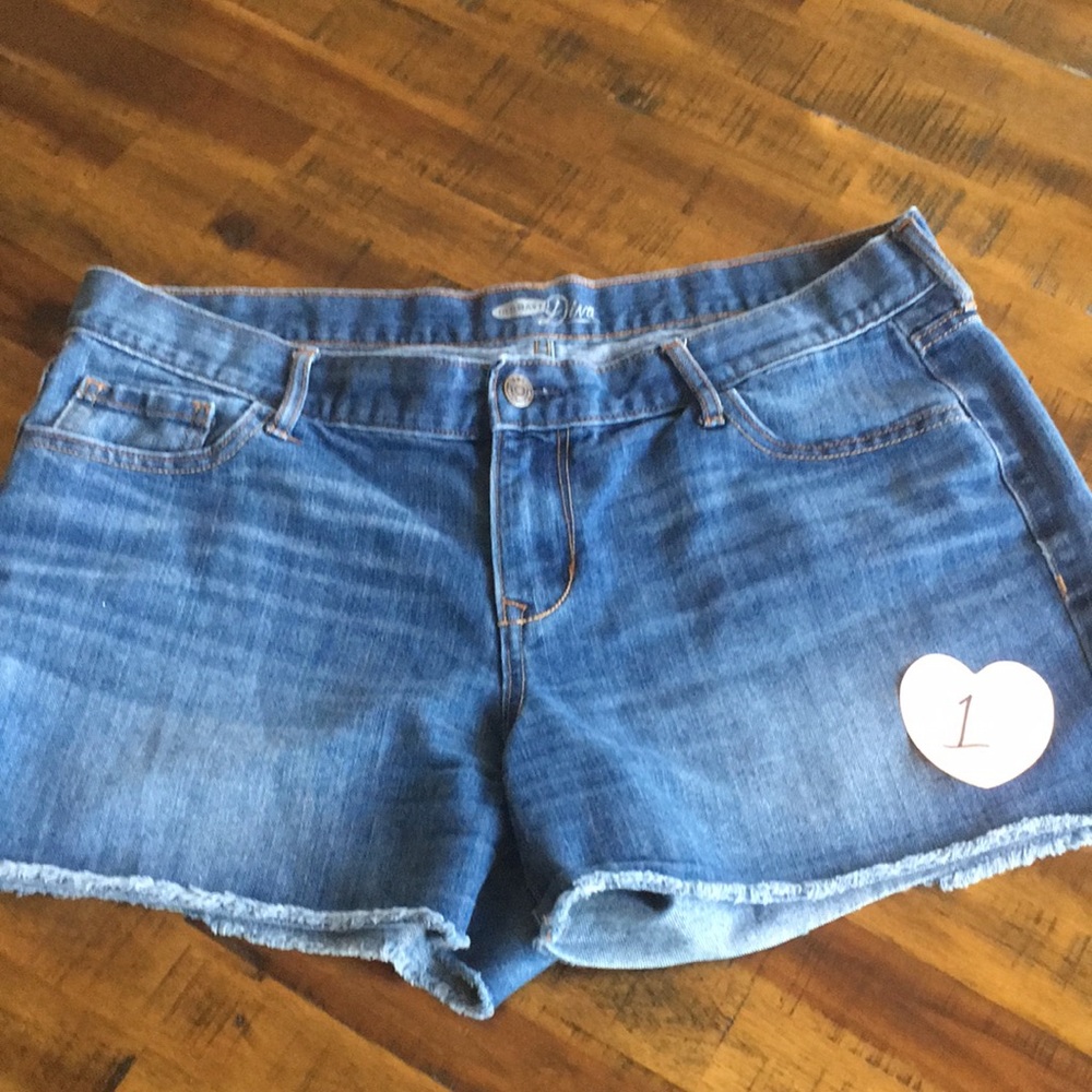 THREE PAIR OF OLD NAVY JEAN SHORTS 🩳 - Picture 3 of 13